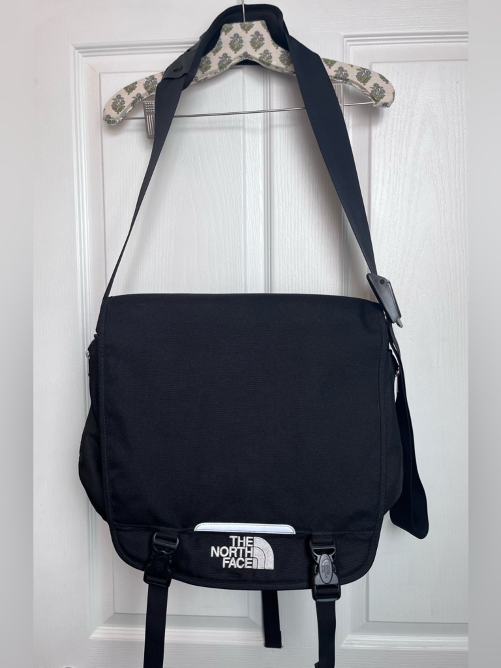 The North Face Base Camp Messenger Laptop Travel Bag Black size L XL